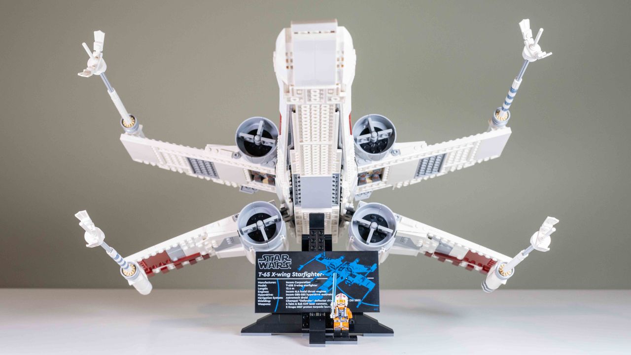 Lego UCS X-Wing Starfighter front view