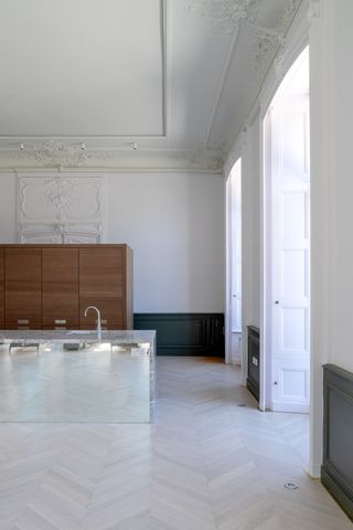 Purcell Wilderness House spacious kitchen featuring a white/gold coloured island and brown wood cupboards.