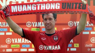 Robbie Fowler signs for Muangthong United of Thailand, 2011