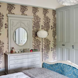 bedroom with dressing table and alternative wall