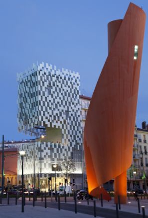 The Marseille structure's footprint is a triangular shape wedged between existing buildings.