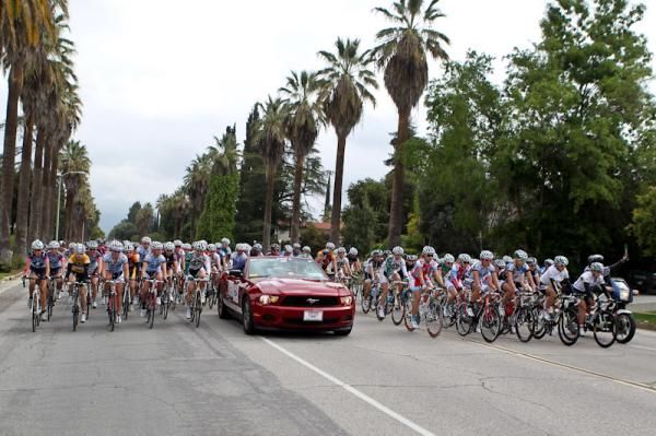 The women roll out for a neutral support in the morning.