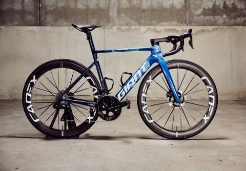 The new Giant Propel is an aero bike to challenge the UCI weight limit ...