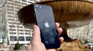 iPhone SE 2022 in front of fountain