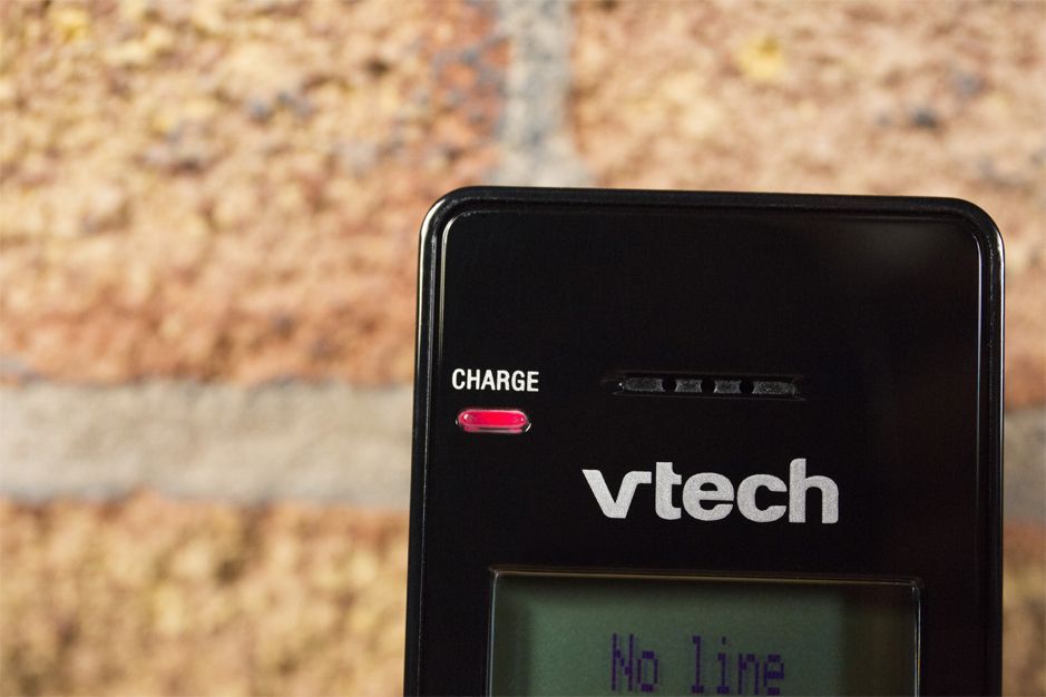 There&rsquo;s a red light on the CS5119 handset that lets you know when it is connected and charging.