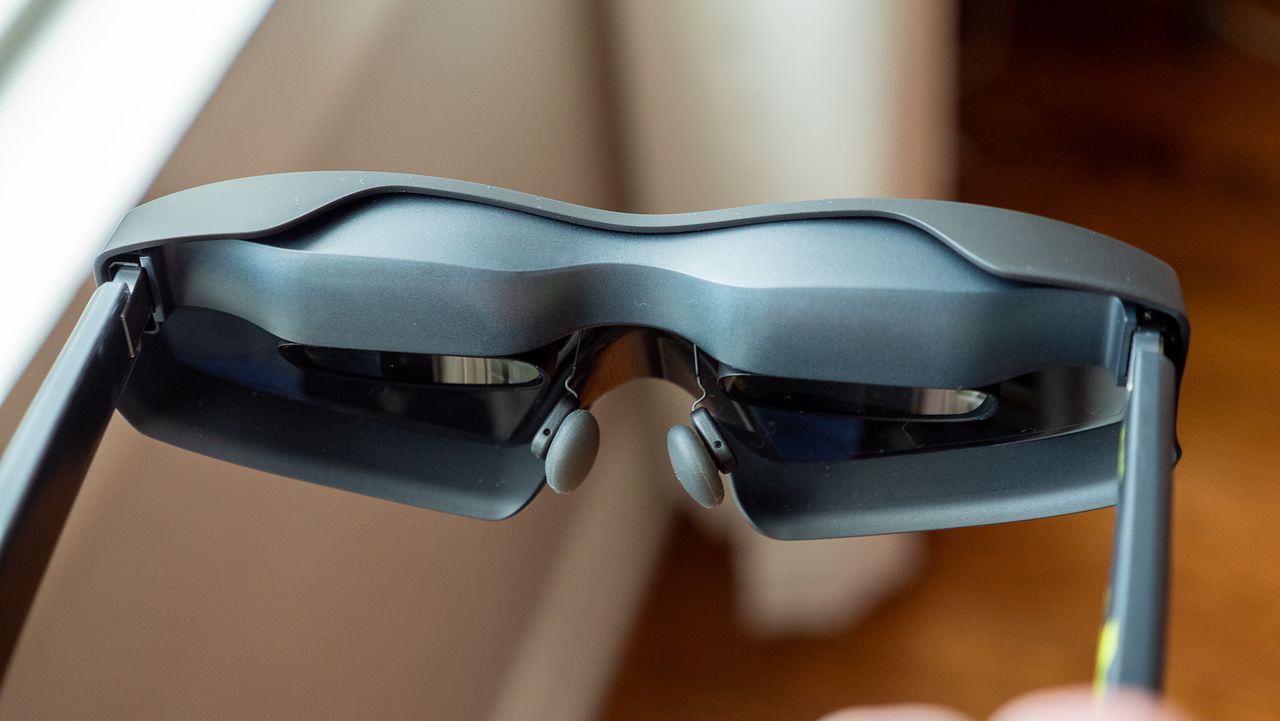 Using the lens shade on X by Xreal glasses