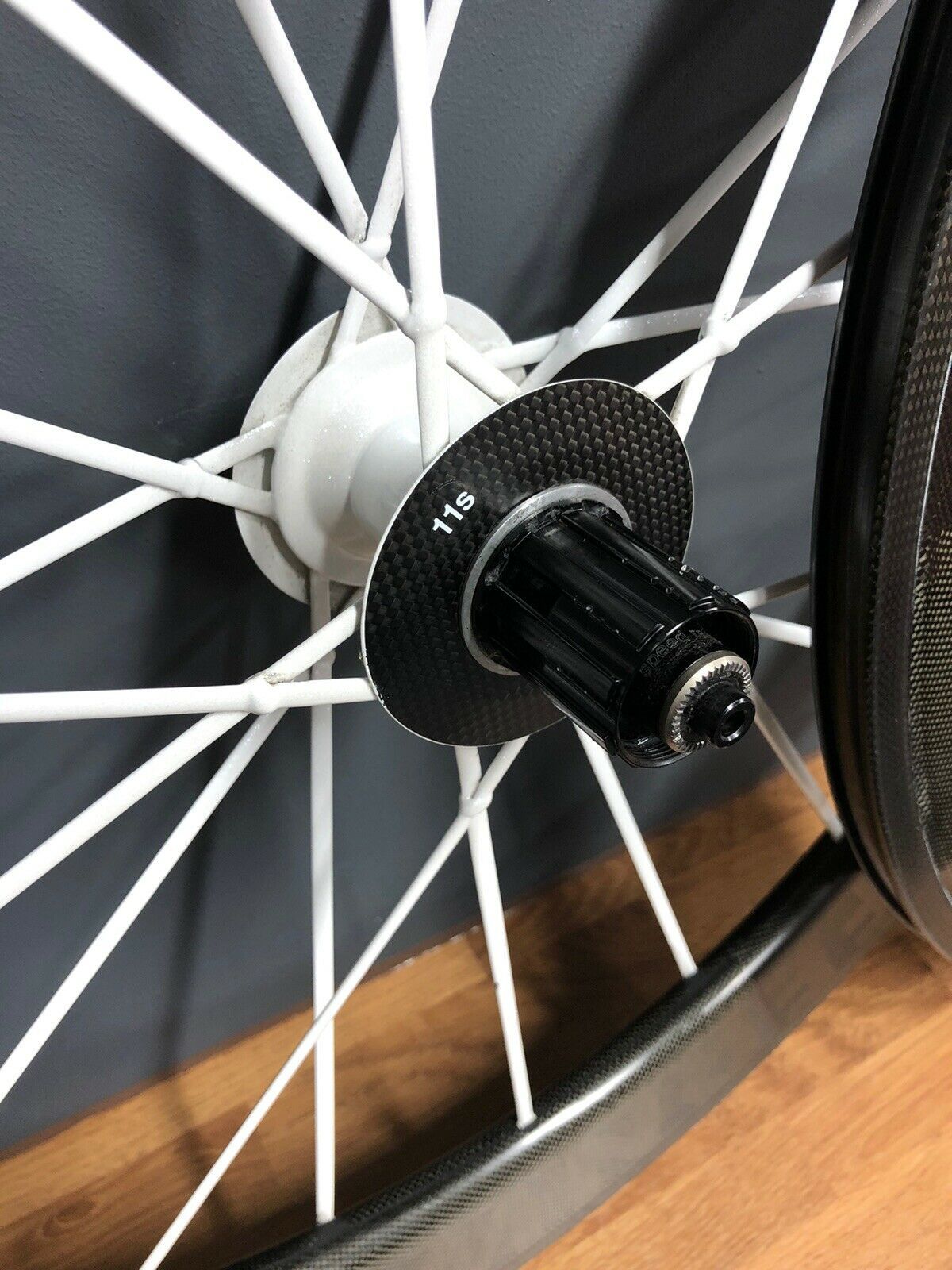 The wheels boast an 11-speed Shimano/SRAM rear hub