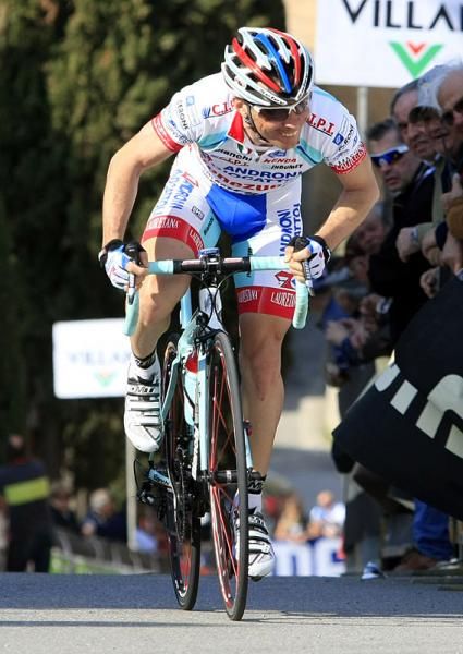 Emanuele Sella (Androni Giocattoli) attacks the climb