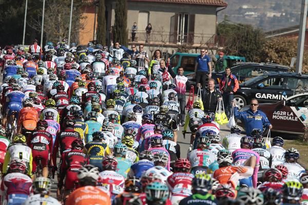 The peloton in the feed zone.