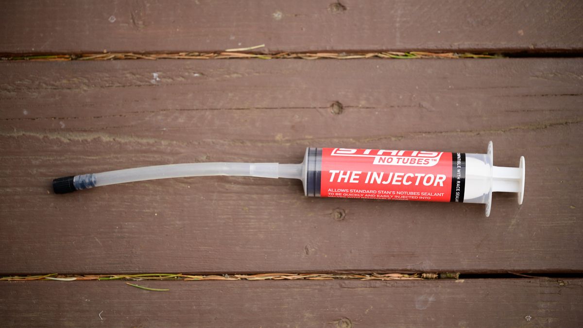 Stans no tubes sealant injector