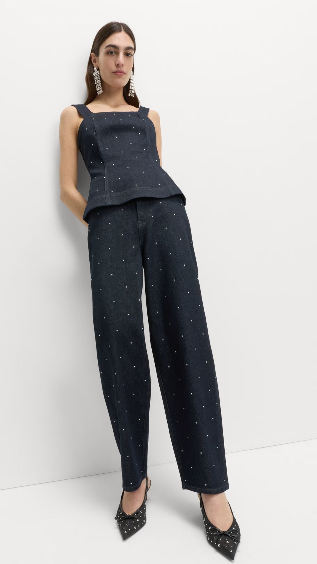 a model wearing the M&amp;amp;S carrot leg jeans and matching top