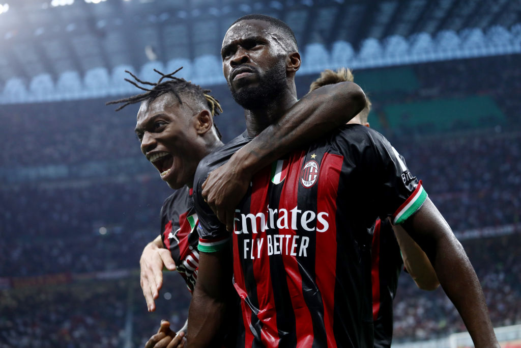 Fikayo Tomori of AC Milan celebrates scoring their side's first goal with teammates during the Serie A match between AC Milan and Juventus at Stadio Giuseppe Meazza on October 08, 2022 in Milan, Italy.