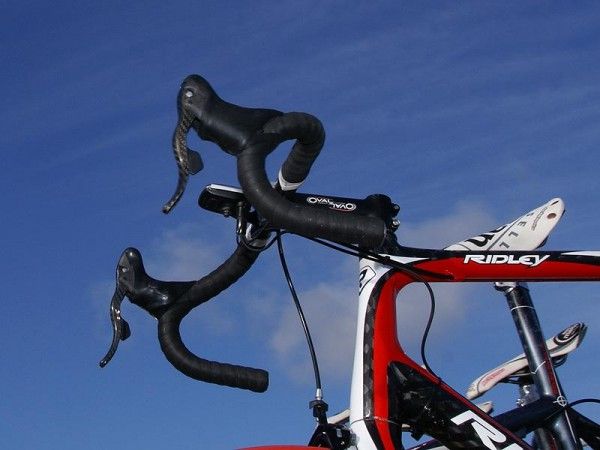 At least one Silence-Lotto bike was also equipped with Campagnolo's electronic group.