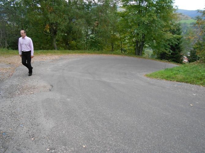 Christian Prudhomme discovered how steep the "Traverse de la Roche" is near the col de Grosse-Pierre