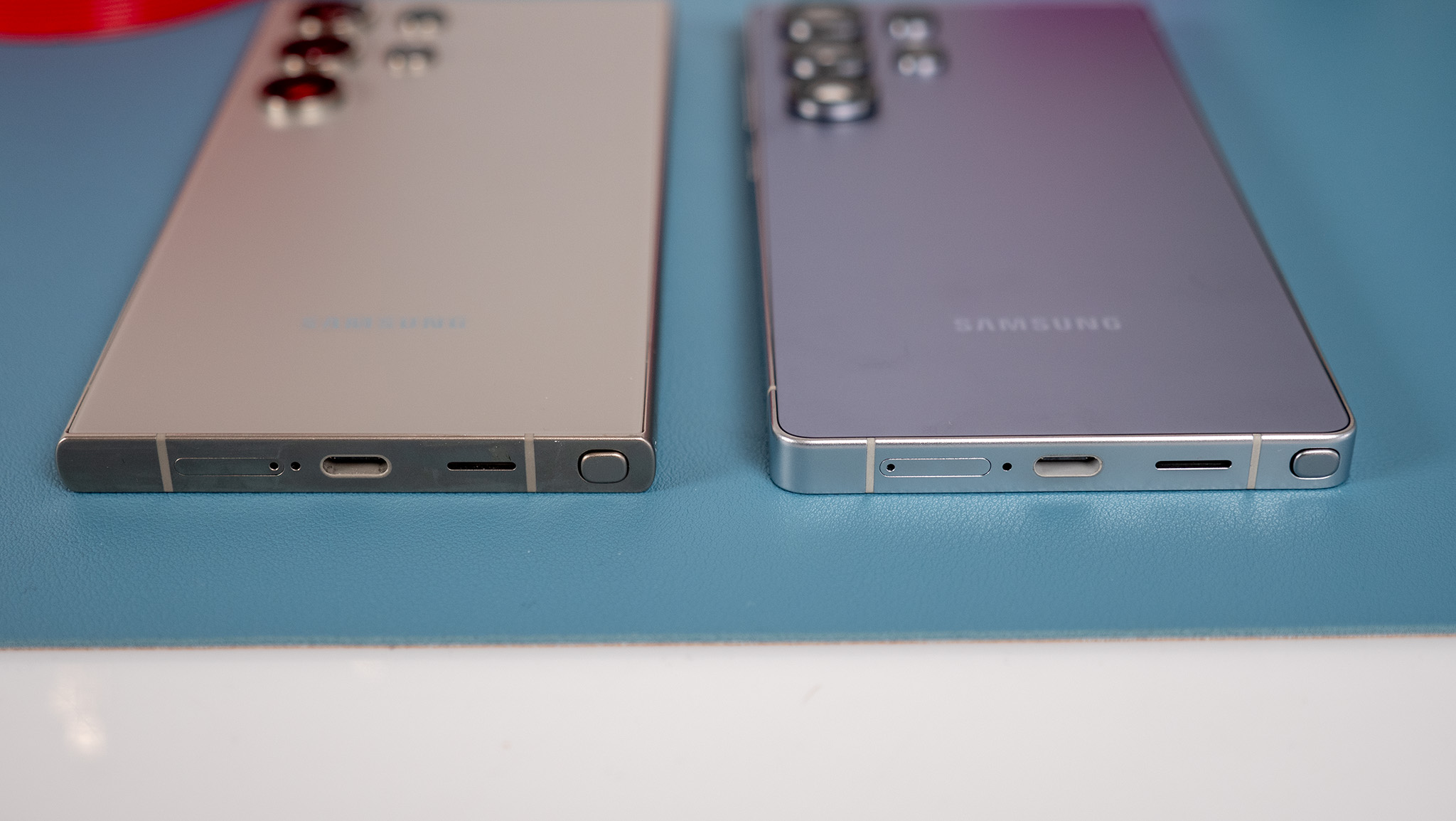 Comparing the size and shape of the Samsung Galaxy S24 Ultra versus the Samsung Galaxy S25 Ultra