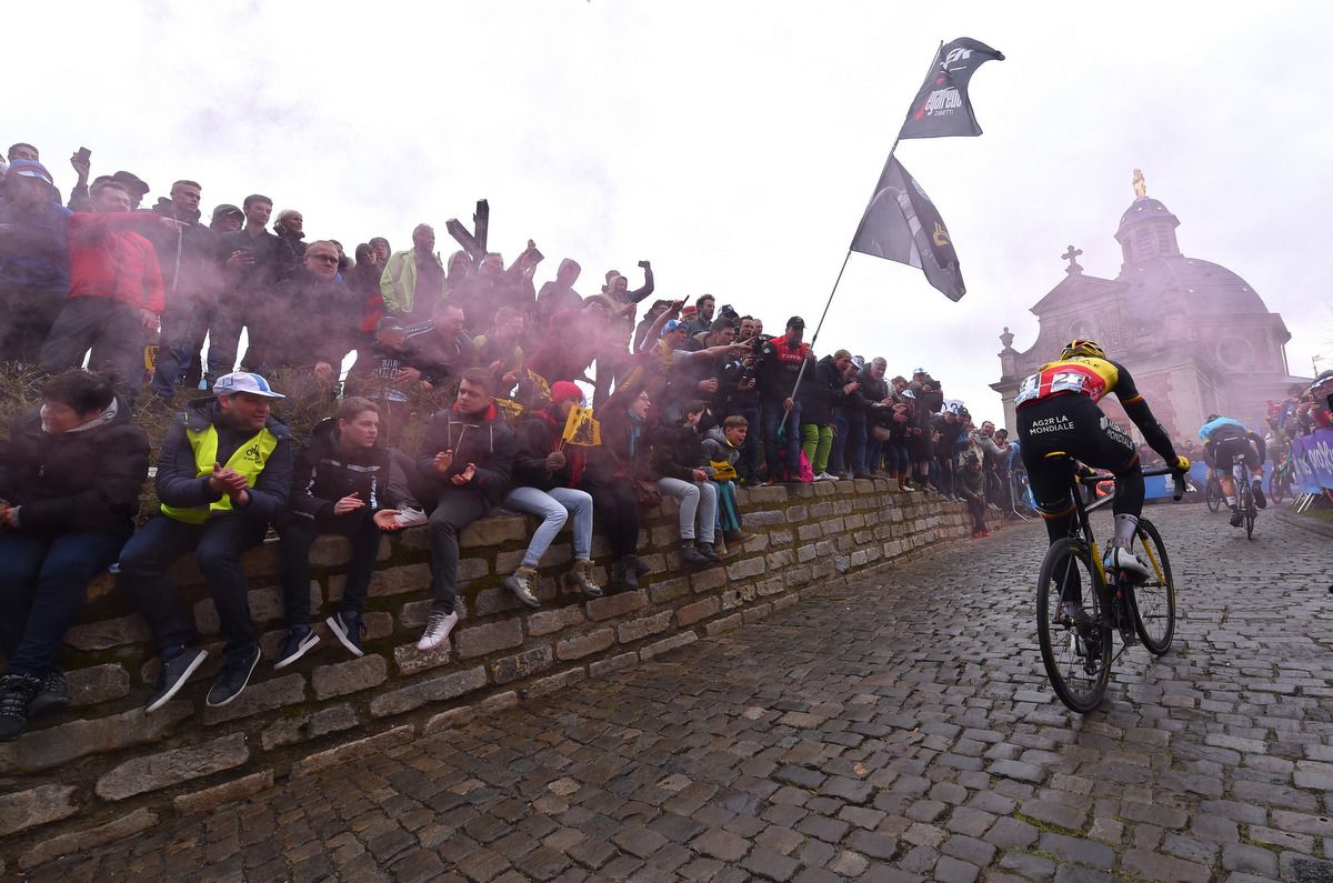 Oliver Naesen (AG2R La Mondiale) riding towards the top of the Muur