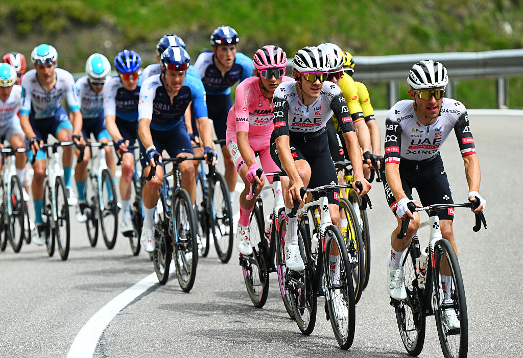 2025 Giro d'Italia stage 17: UAE surround race leader Isaac del Toro