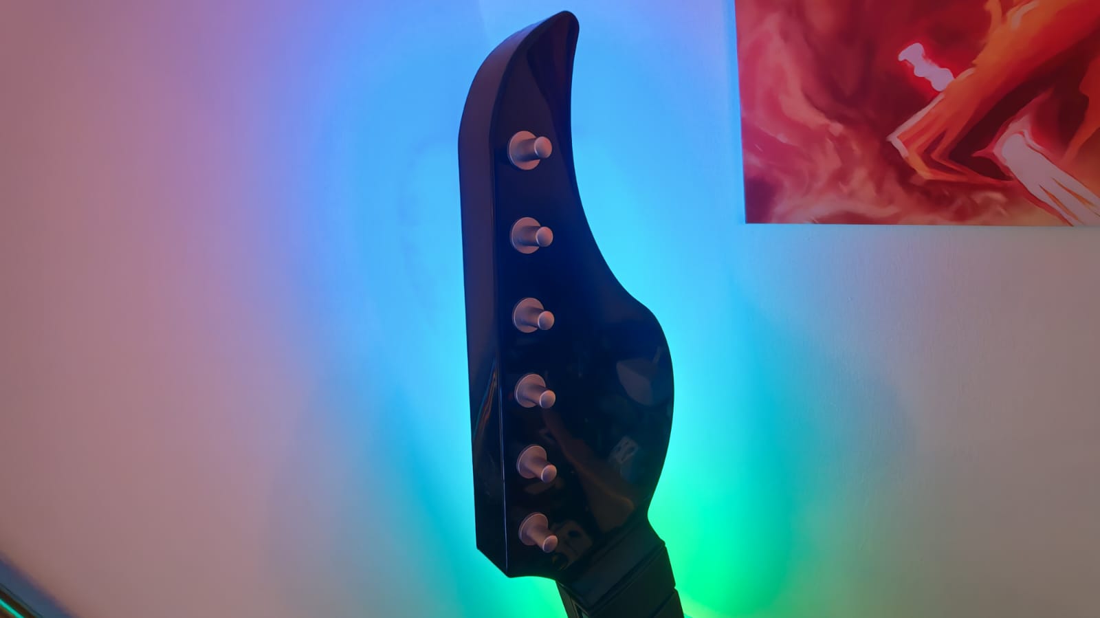 The false plastic tuning keys on the PDP Riffmaster