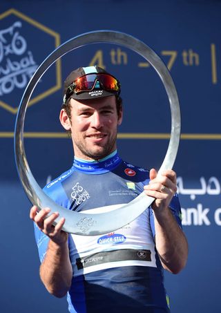 Mark Cavendish wins stage four of the 2015 Dubai Tour