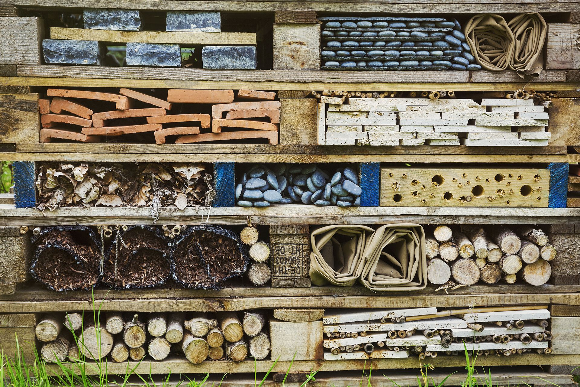 how-to-make-a-bug-hotel-to-attract-pollinators-homes-gardens