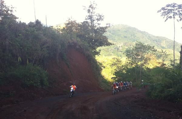The lead group nears the top of the first climb