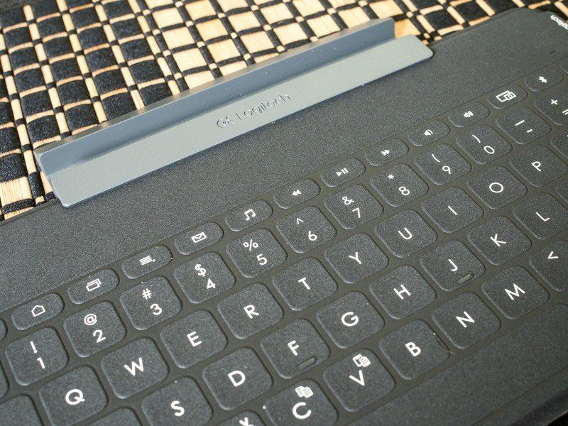 A quick look at the Logitech Keys-To-Go ultraportable keyboard ...