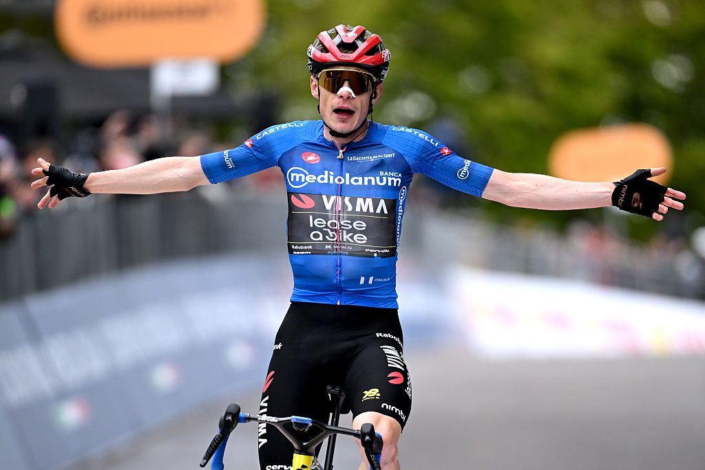 Jonas Vingegaard to race Giro d'Italia time trial in blue Castelli skinsuit designed for Remco Evenepoel