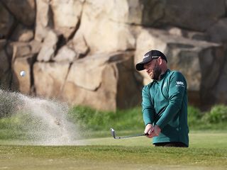 Andy Sullivan gripping down the club to hit a bunker shot