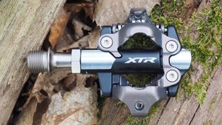 Shimano XTR PD-M9100 pedal pictured from above