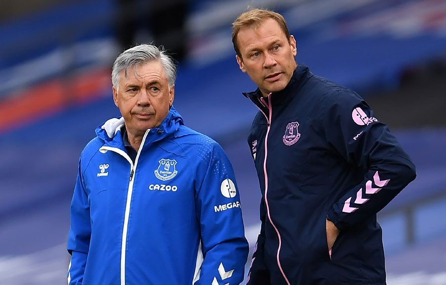 Duncan Ferguson and Carlo Ancelotti on the sidelines during a match, representing Everton Football Club.
