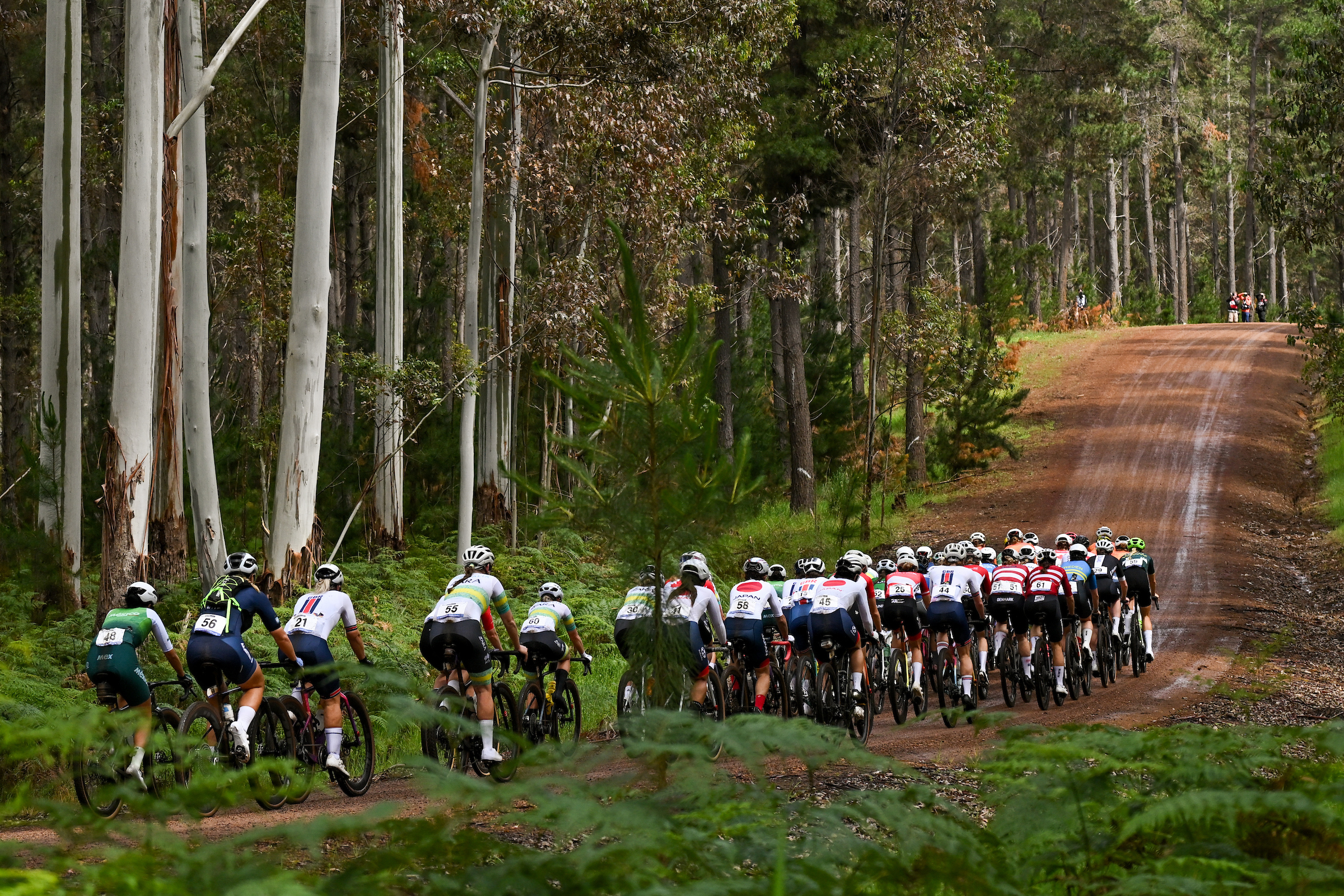Elite women tackle 3,179m of elevation gain across 125.6km with 84% gravel en route to rainbow-jersey victory