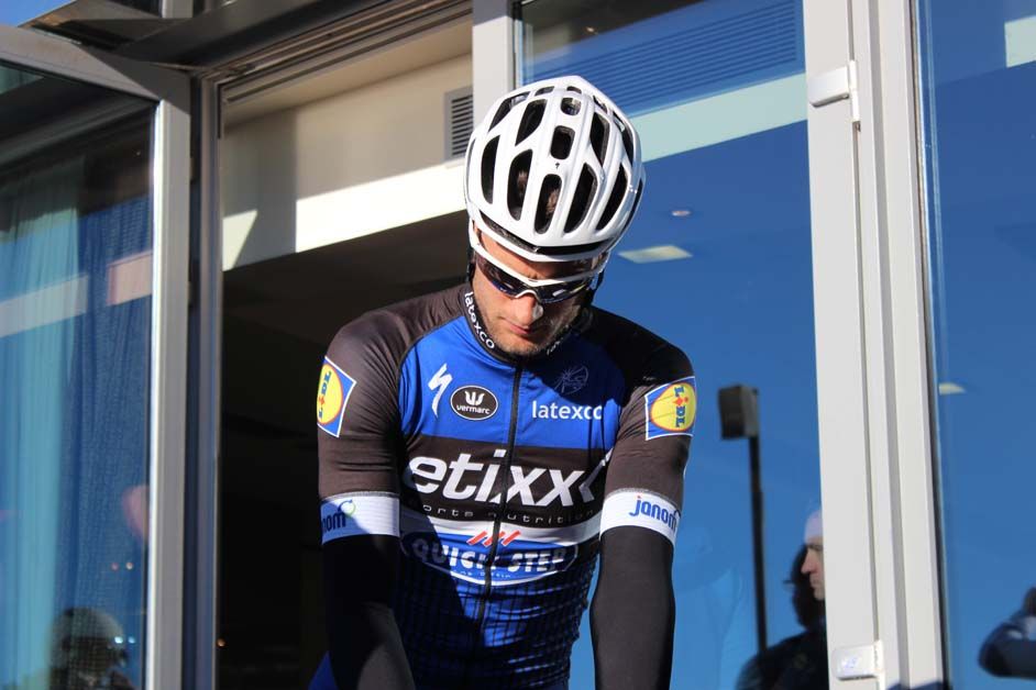 The team is again using Specialized helmets and bikes in 2016