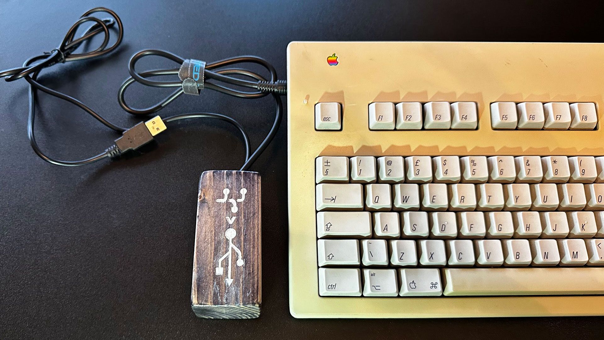 Apple Keyboard Ⅱ + ADB to USBアダプター Apple Keyboard Ii Adb To Usb Adapter Vintage Computer