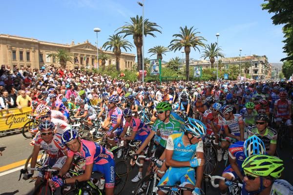 Racers at the start in Messina