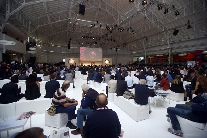 The audience seated on white lounges at the 2015 Giro d'Italia route presentation