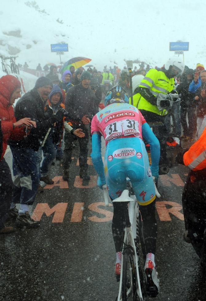 Giro leader Vincenzo Nibali (Astana) solos to victory on the final day in the mountains