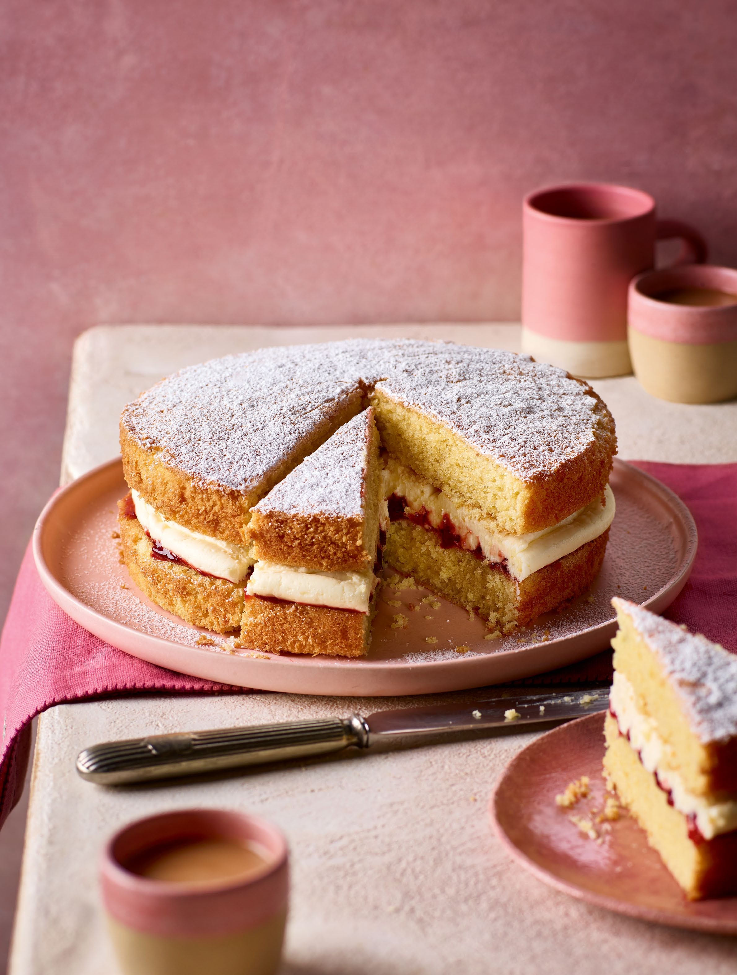 WHM314.food_3.250613_006_JammySpongeCake