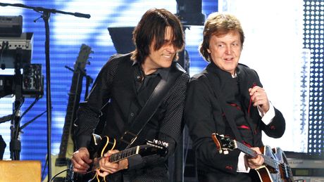 Meet Rusty Anderson, Paul McCartney's Lead Guitarist Since 2001