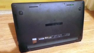 Vents below the laptop to cool it efficiently.