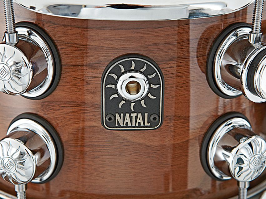 Each rack tom has two offset Natal badges so whichever side you mount the drum from, one will be visible.