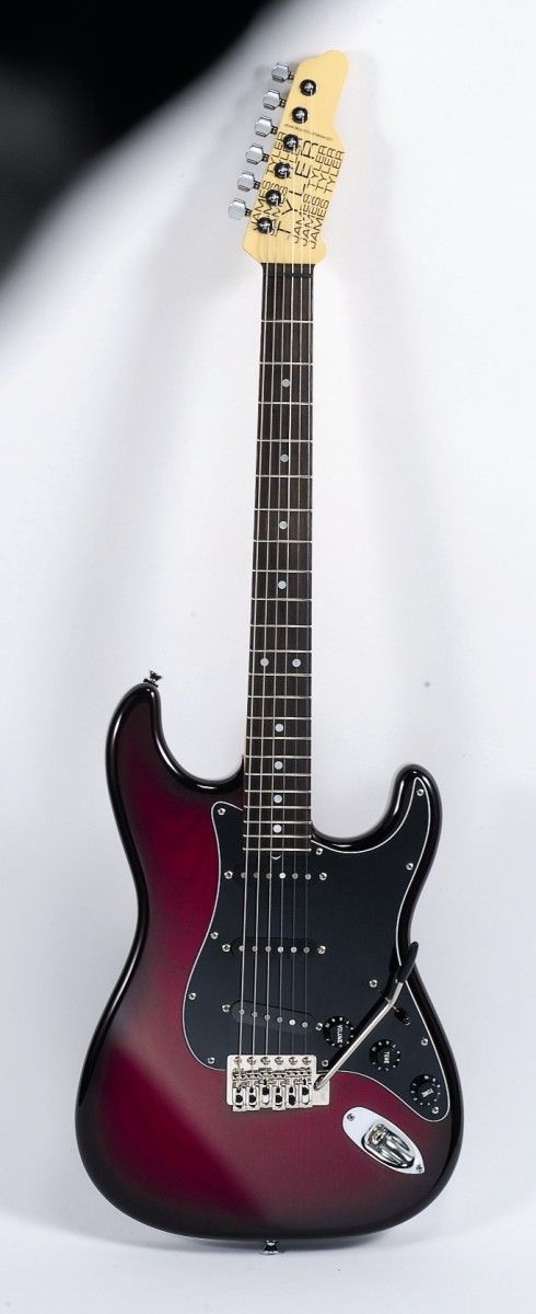 Tyler's Hollowbody Classic: a gorgeous Strattalike!
