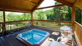 Lake Country House spa hot tub