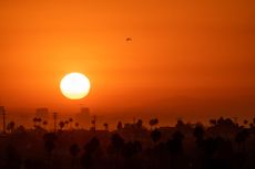 Late Summer Sunrise over Los Angeles - 9/7/2022: A hot summer sun rises over Los Angeles during the end of summer heatwave.