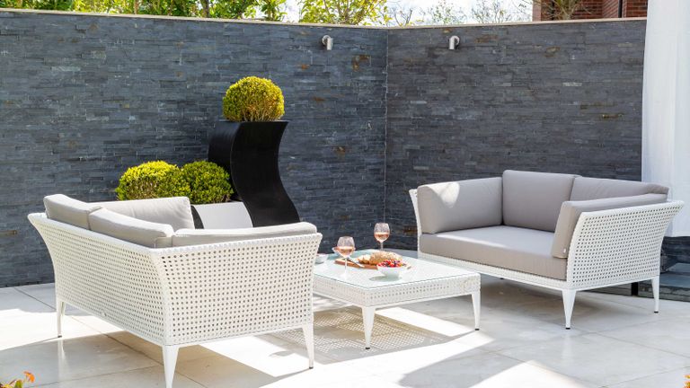 modern patio designed by consilium hortus with porcelain paving