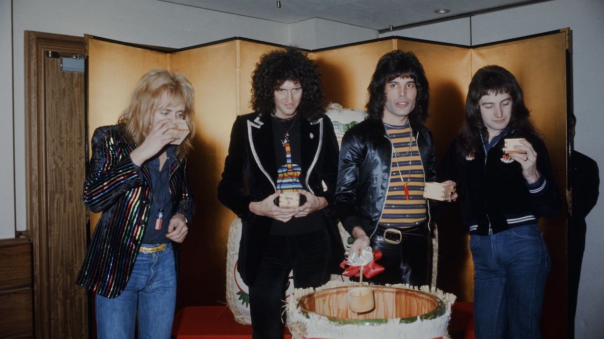 Queen in Japan, 1976