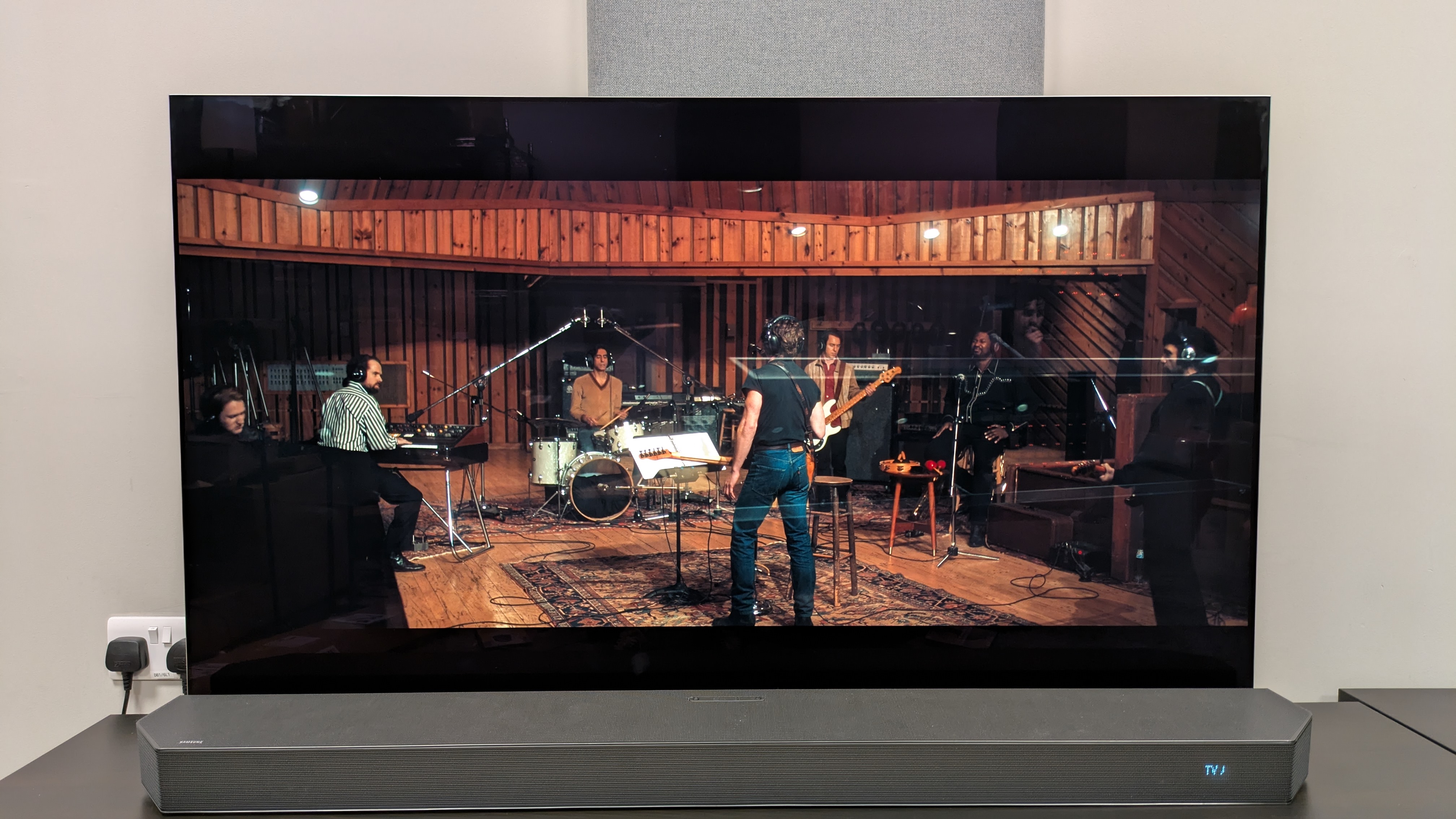Springsteen: Deliver me from nowhere 4K Blu-ray on LG G5 showing Jeremy Allen White as Springsteen in recording studio with E Street Band 