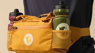 S/F Expandable Hip Pack with two water bottles