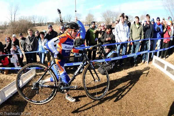 Katie Compton (Rabobank-Giant) is first over the barriers