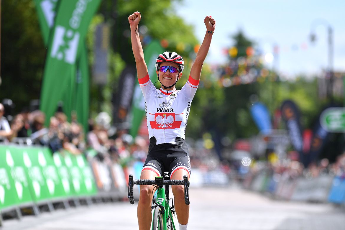 Kasia Niewiadoma wins stage 1 of the 2017 Women's Tour