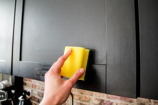 sponge cleaning kitchen cabinets